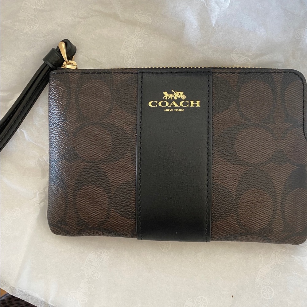 BNWT Coach leather wristlet ♥️reduced price ❤️